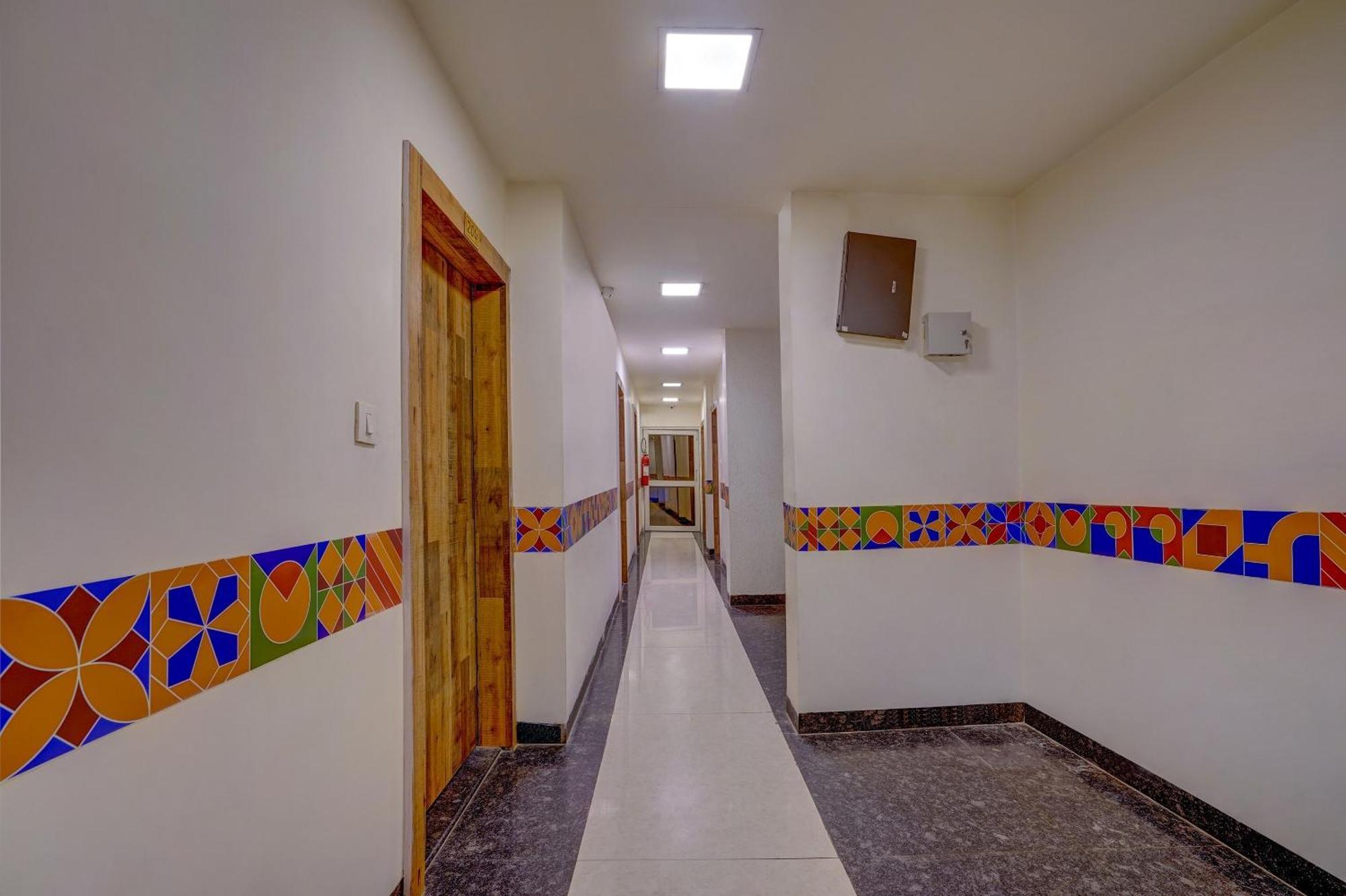 Super Hotel O Traveller Inn Lucknow Exterior photo