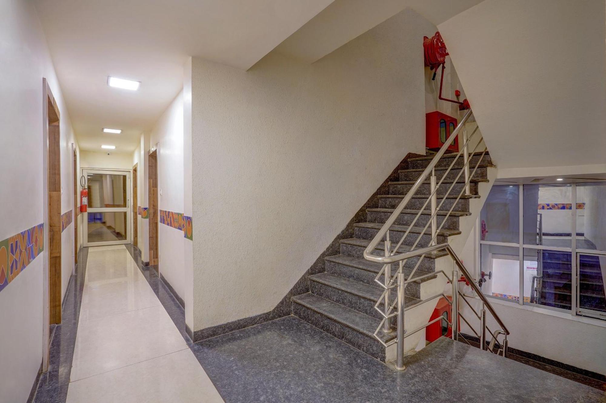 Super Hotel O Traveller Inn Lucknow Exterior photo